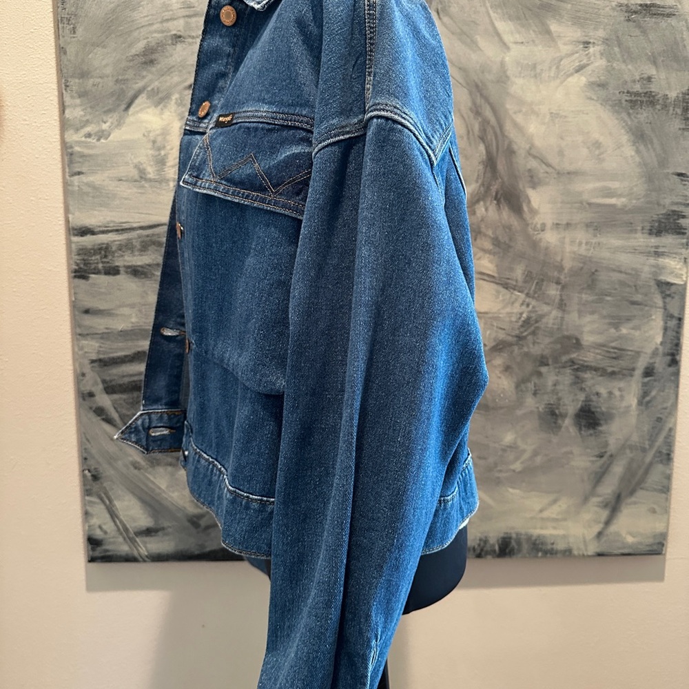 Vintage-Style Wrangler Cropped Denim Jacket size Large but also fits Medium - Picture 5 of 8